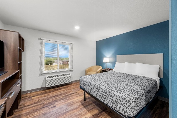 WoodSpring Suites Kansas City Airport Main image