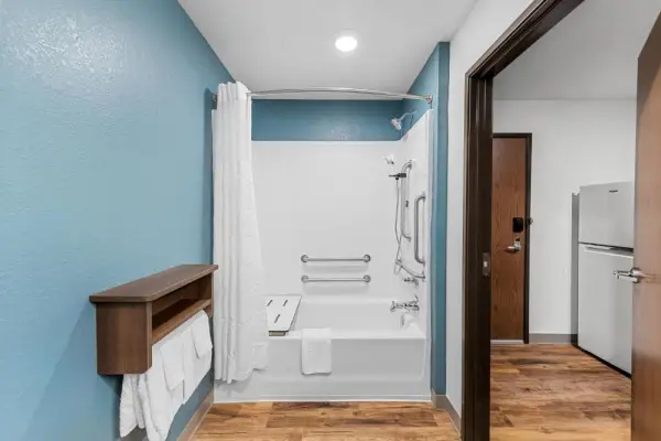 WoodSpring Suites Kansas City Airport 10
